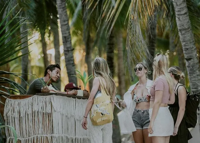 Cinco Hotel *